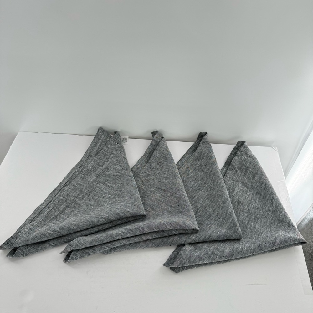 West‎ Elm Set of Four Linen Dinner Table Napkins 18inx18in